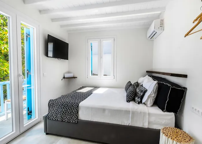 Апартаменты Panda Blue&white Downtown